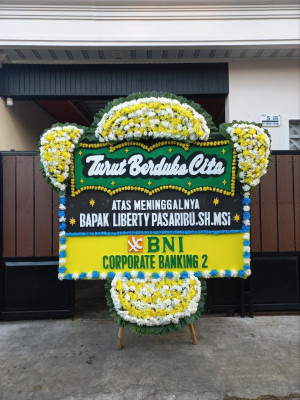 Papan Bunga Duka di Idi Timur