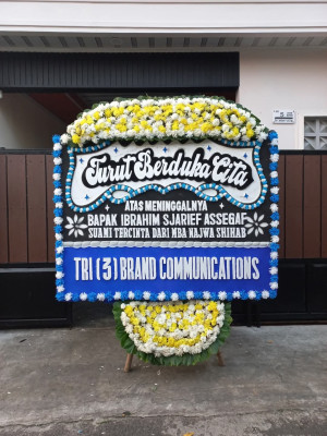 Papan Bunga Duka di Idi Timur
